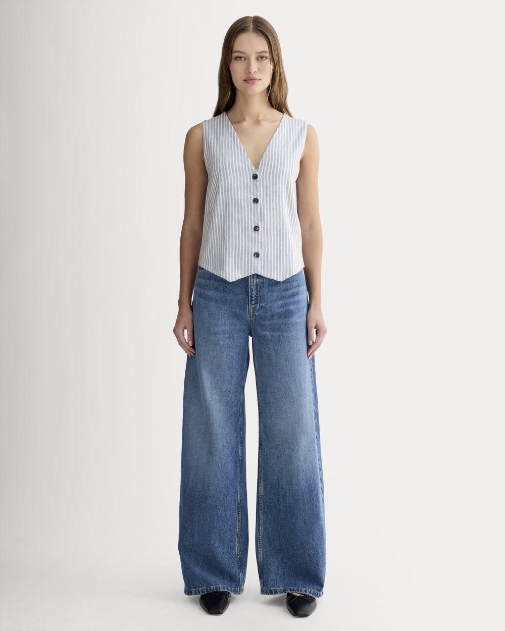 The Vest in Stretch Linen in Bluebell / Bone — detail view