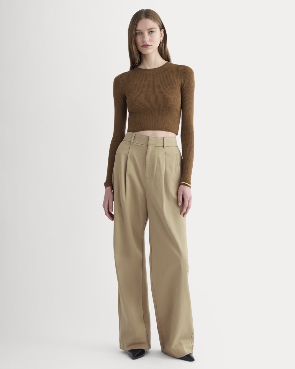 The Cropped Crew Top in Ultrafine Merino in Heathered Toffee — detail view