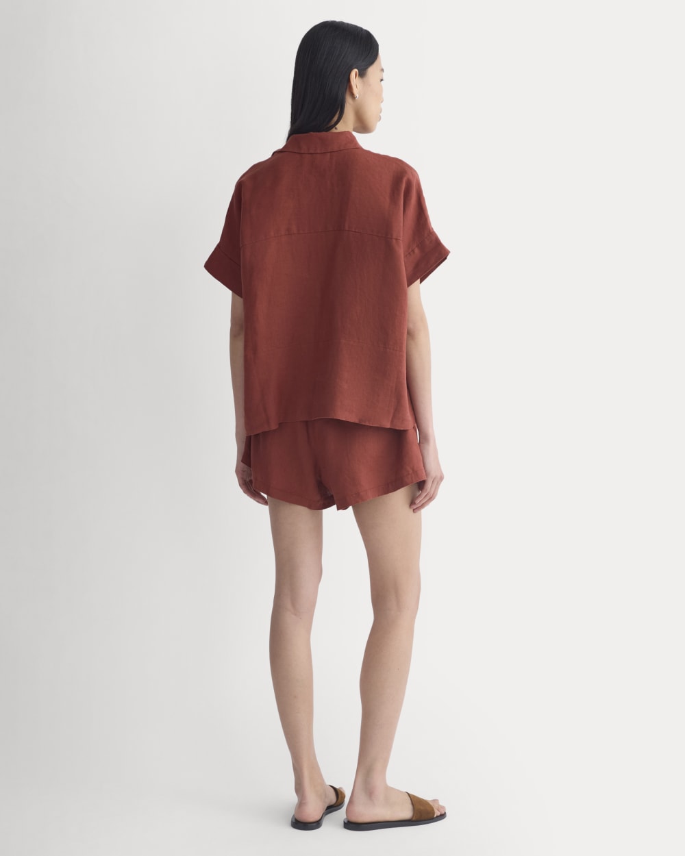 The Boxy Shirt in Linen in Henna Red — detail view