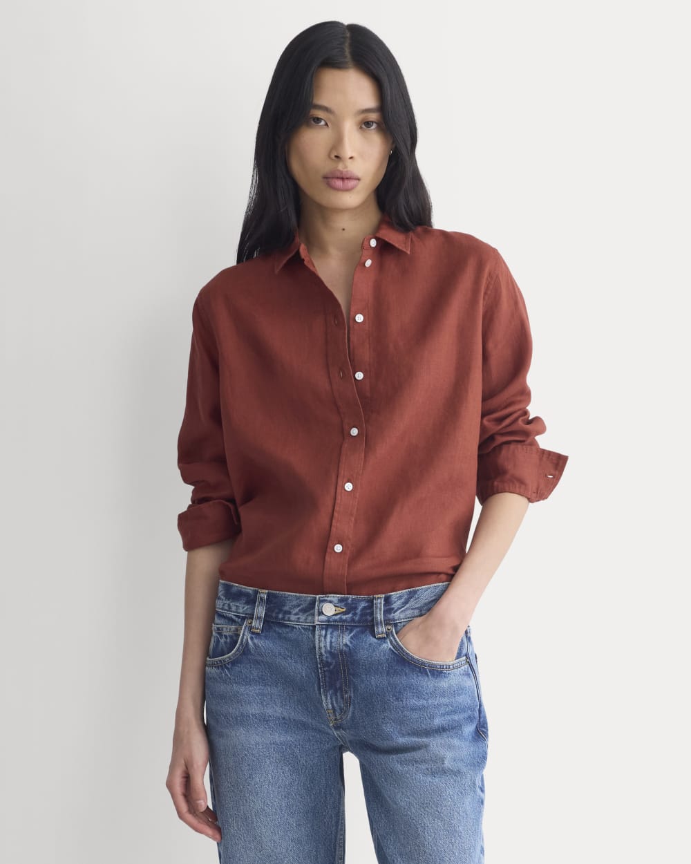 The Must-Have Shirt in Linen in Henna Red — front view