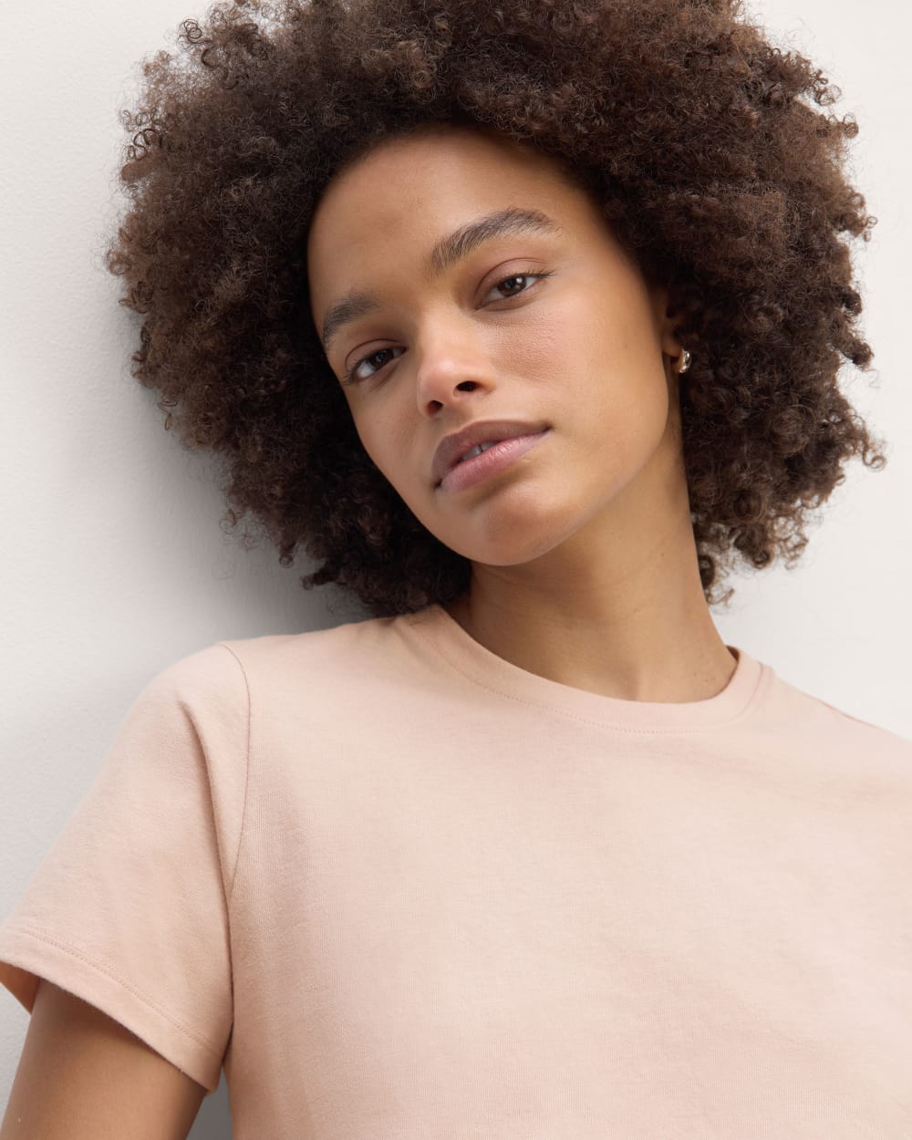 The Slim Crew in Essential Cotton in Rose Smoke — detail view