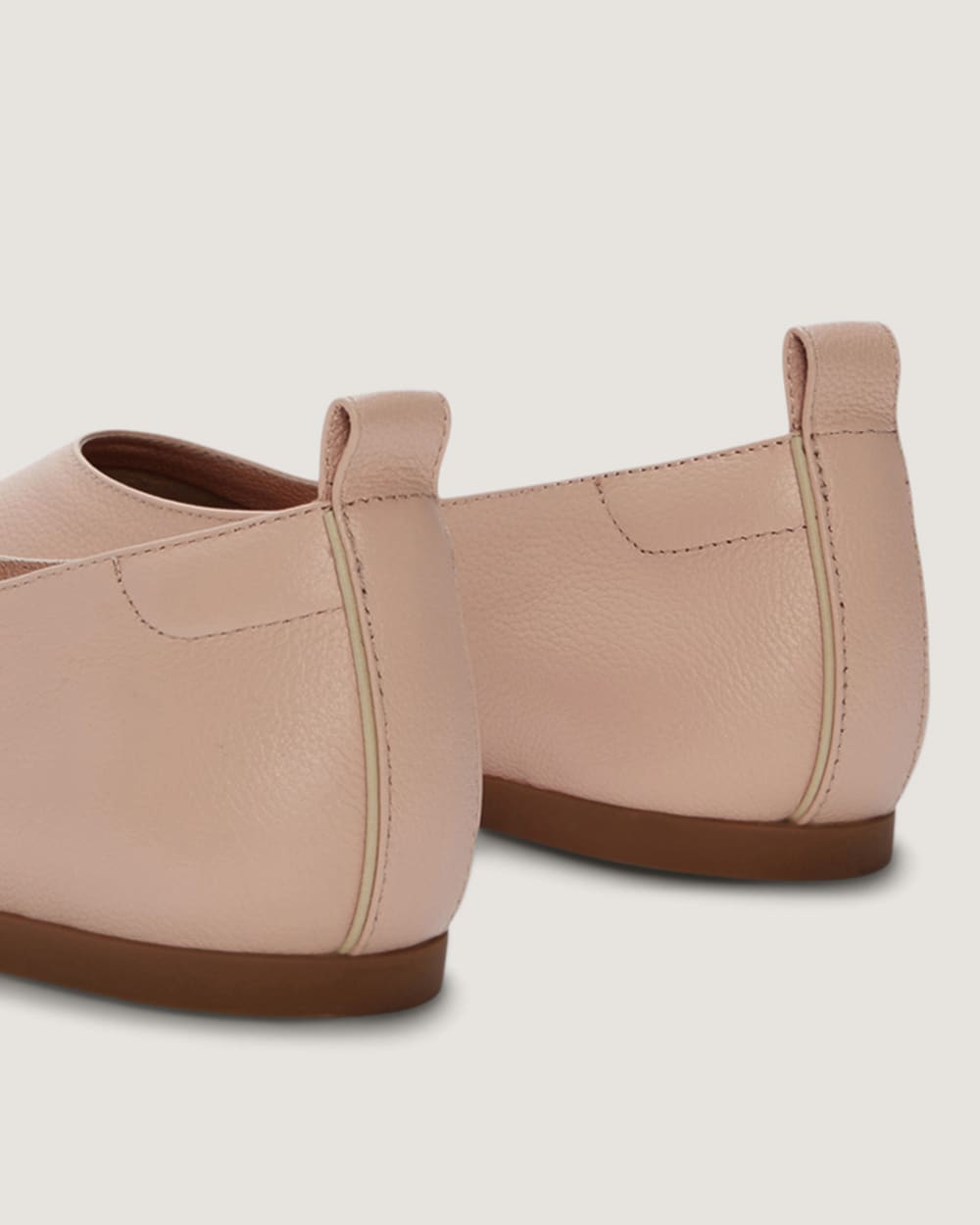 The Day Glove in Narrow Fit in Pale Pink — detail view