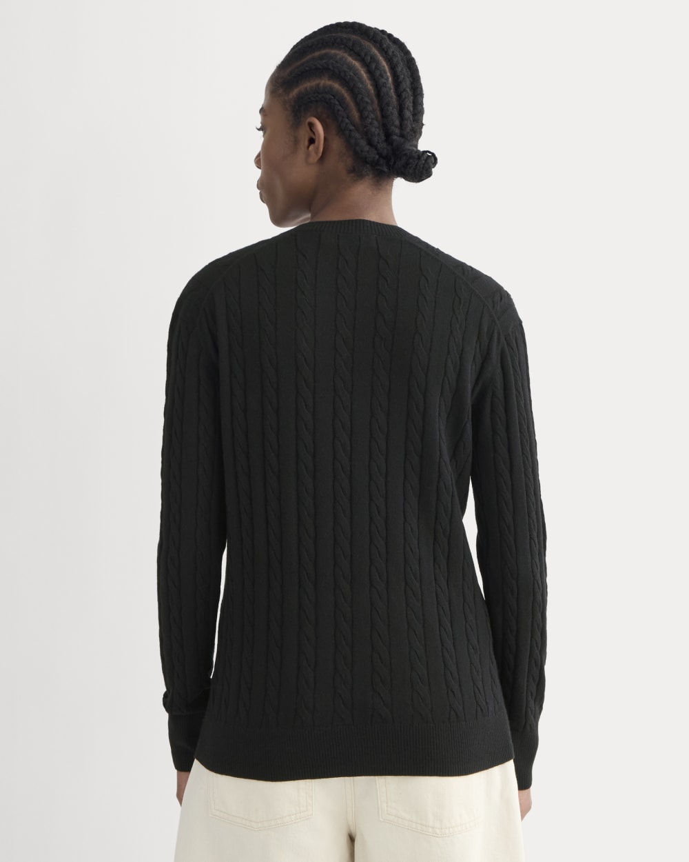 The Cable V-Neck in Cotton Cashmere in Black — detail view