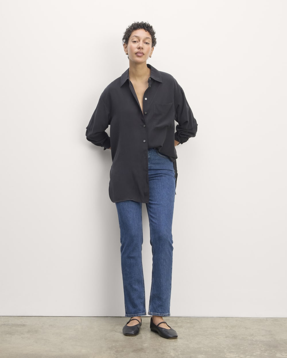 The Boyfriend Shirt in Washable Silk in Black — detail view