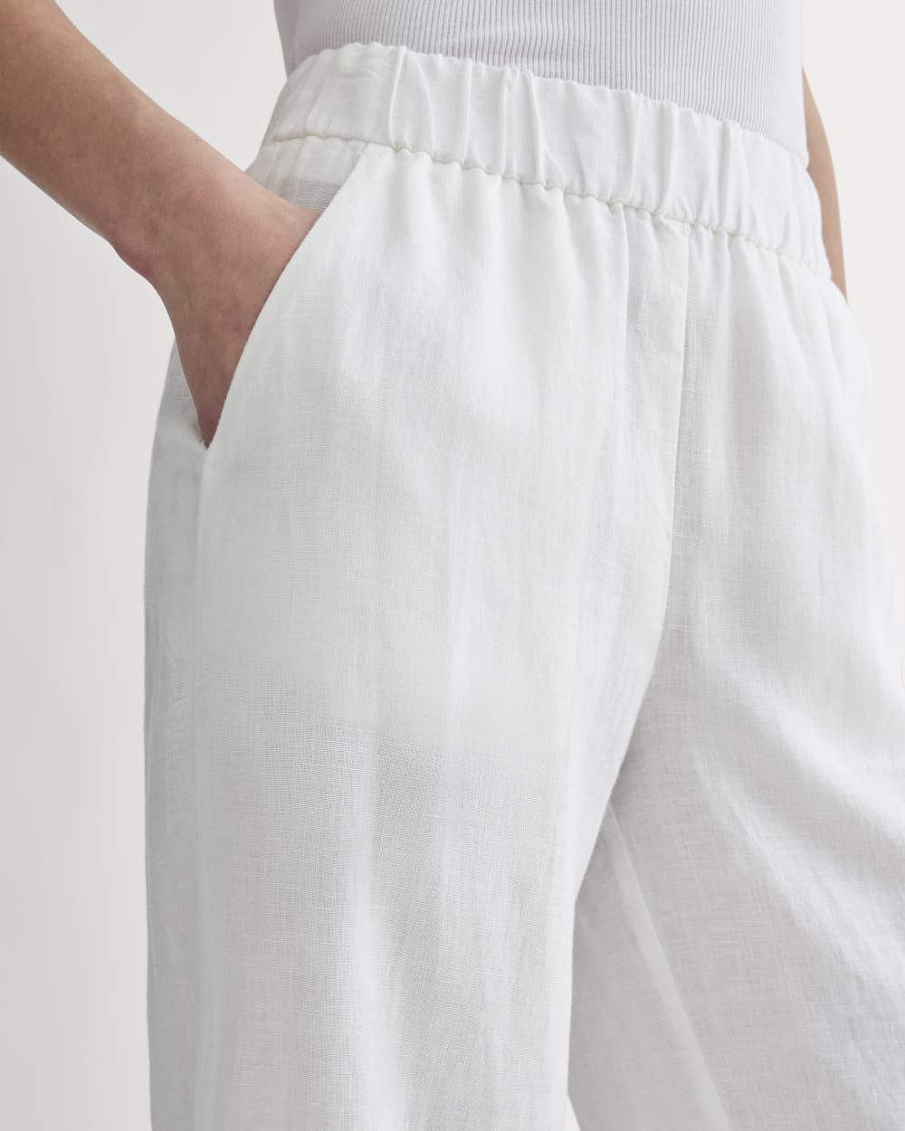 The Linen Easy Pant in White — detail view