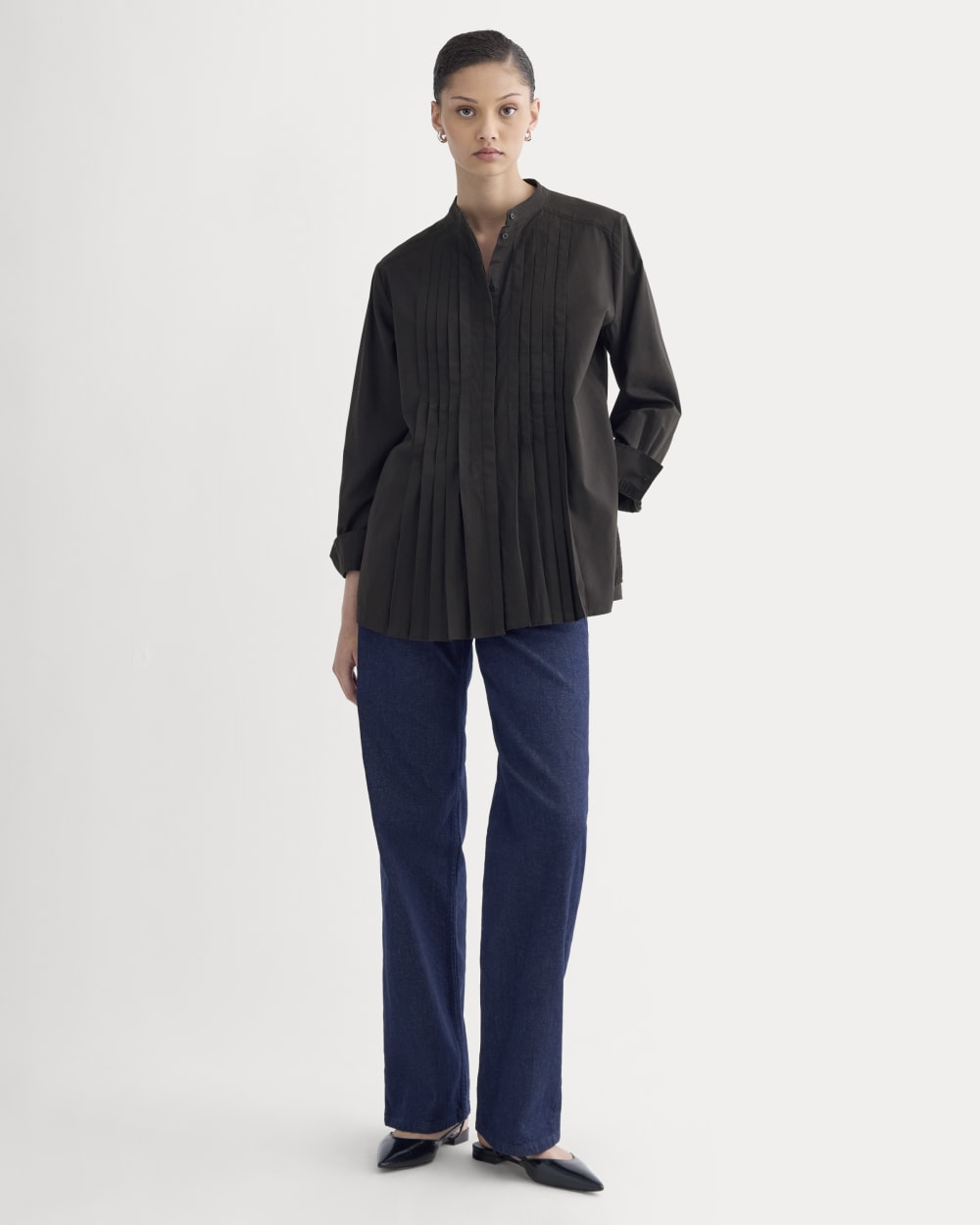 The Pleated Shirt in Silky Cotton in Black — detail view