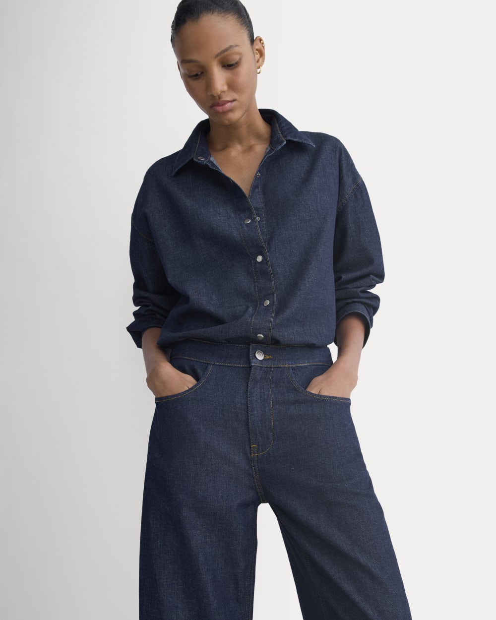 Everlane x Elena Bonvicini Crescent Barrel Jean in Deep Bay Indigo — detail view