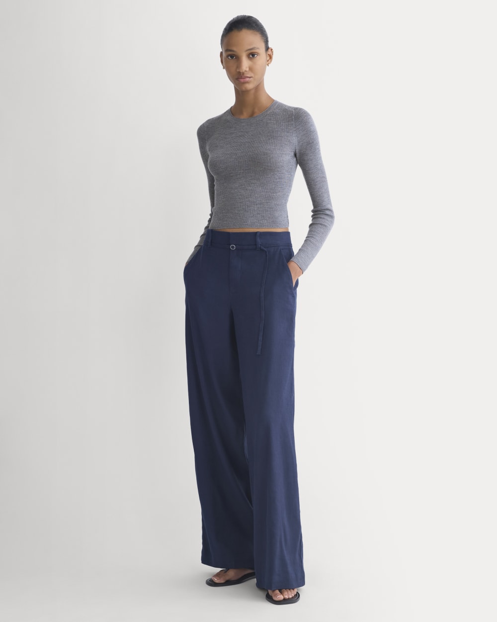 The Cropped Crew Top in Ultrafine Merino in Heather Mid Grey — detail view