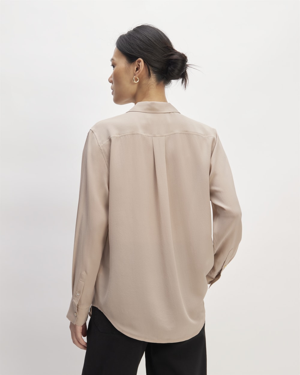 The Utility Shirt in Washable Silk in Burnt Sugar — detail view