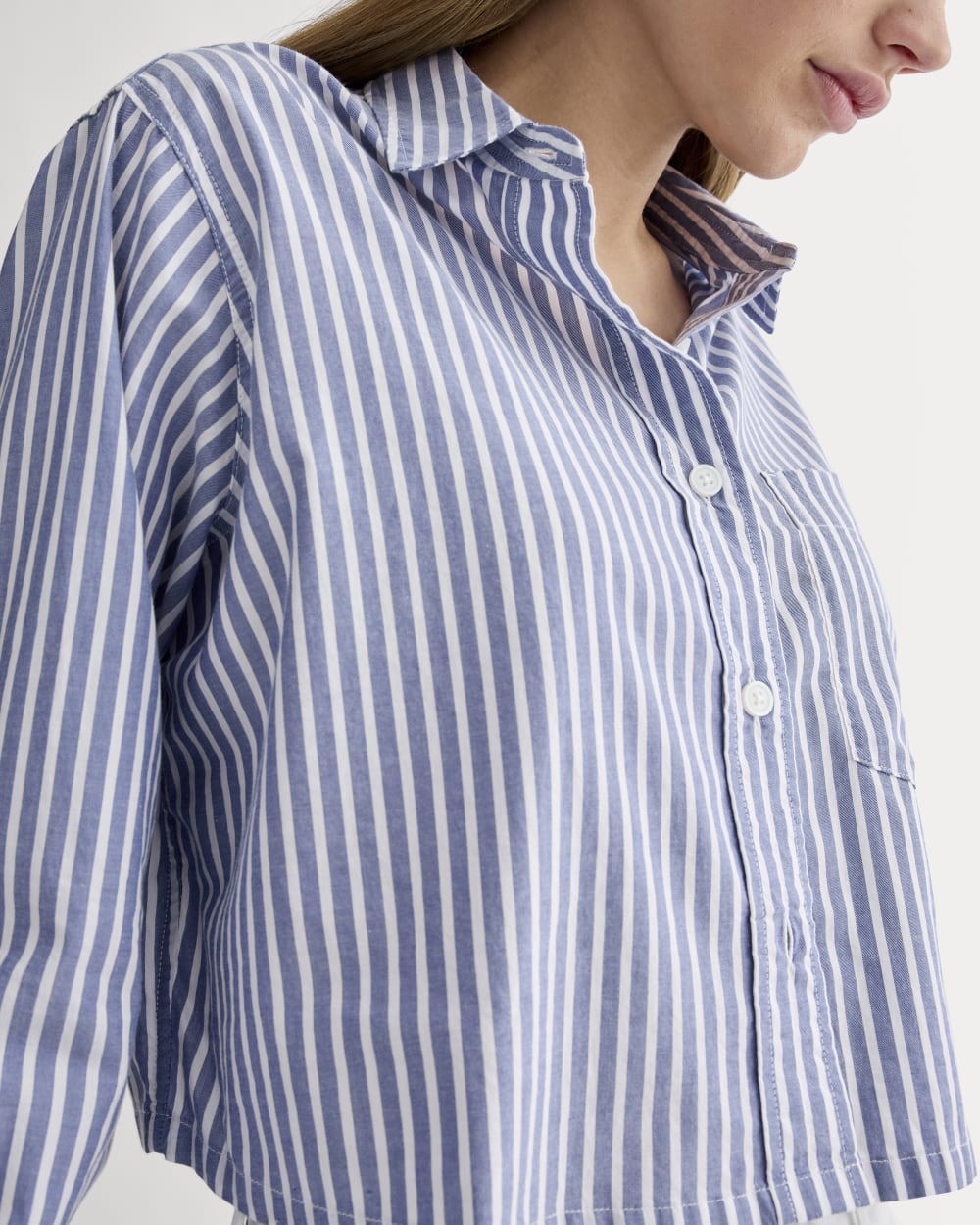The Way-Short Shirt in Silky Cotton in Bone / Mazarine Blue — detail view
