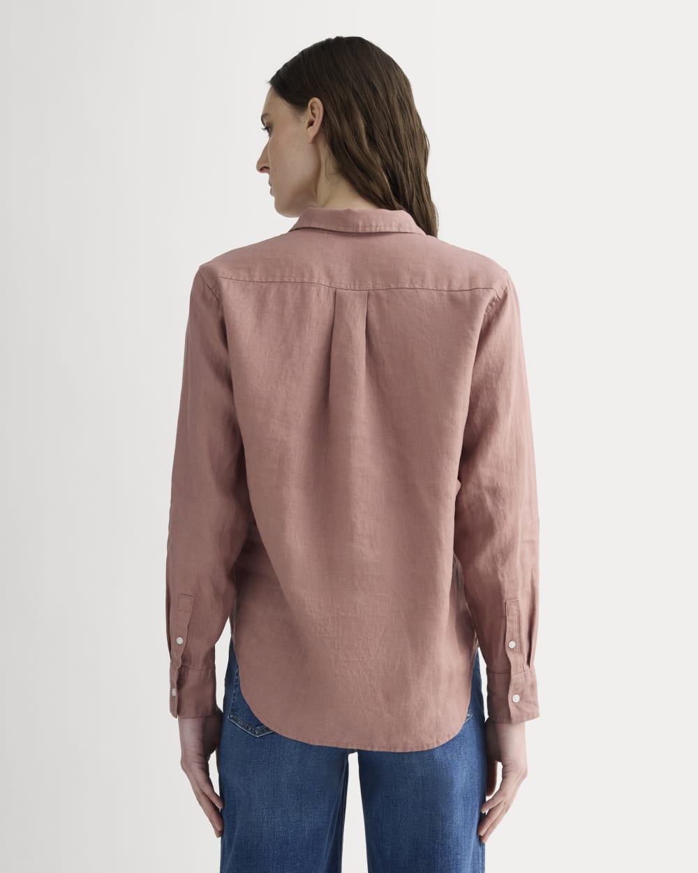 The Must-Have Shirt in Linen in Rose Dusk — detail view
