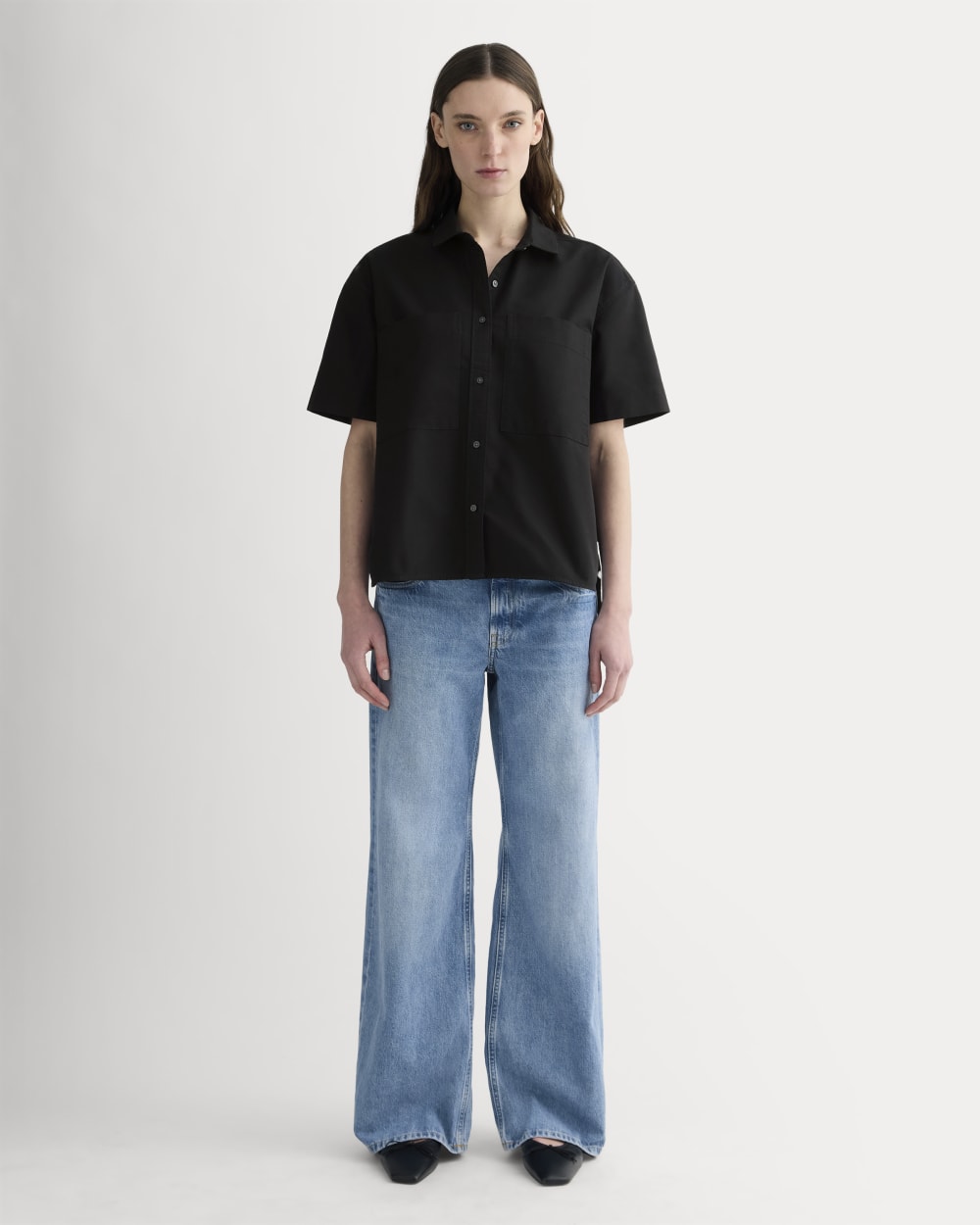 The Short-Sleeve Boxy Oxford in Black — detail view