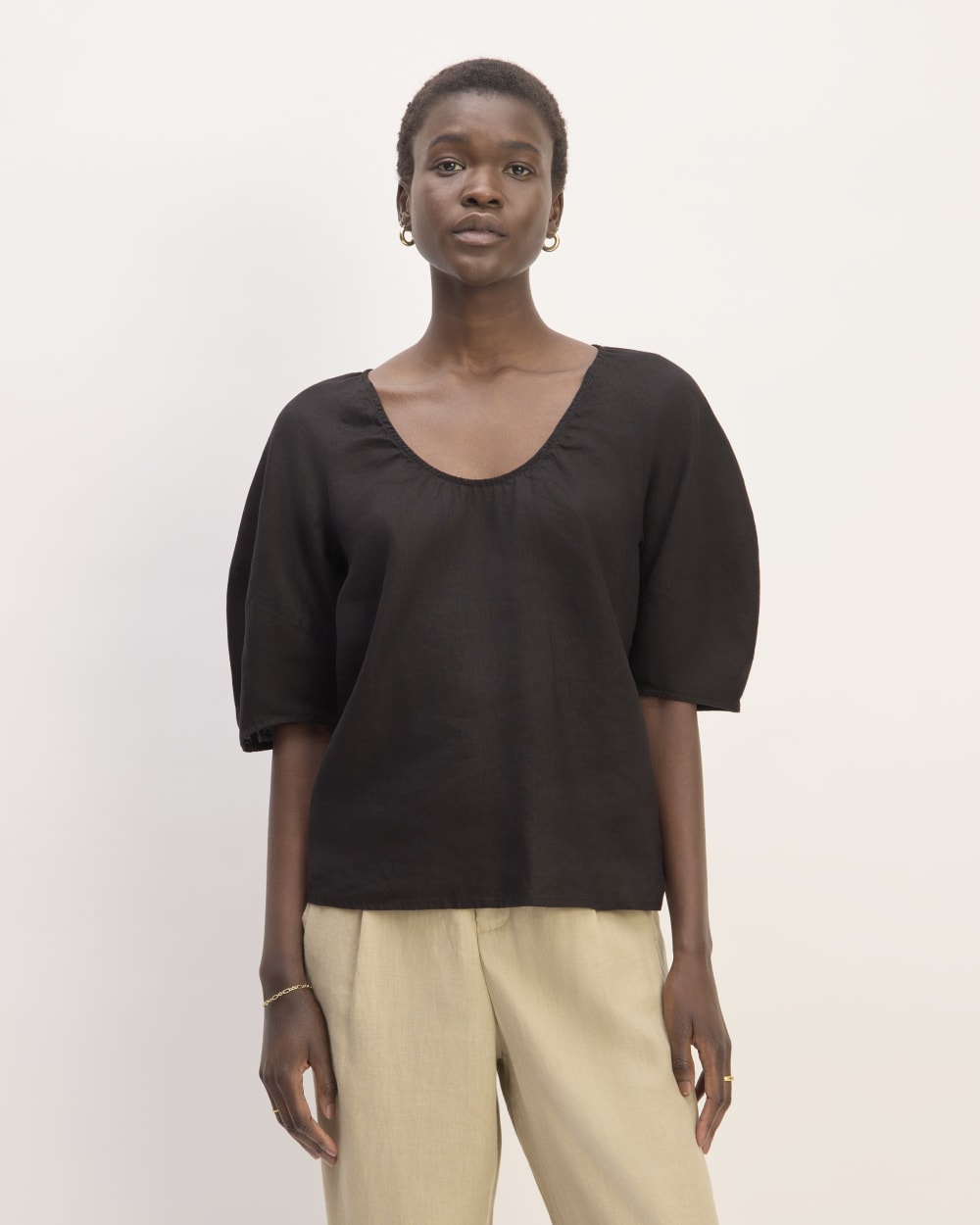 The Scoop Top in Linen in Black — front view