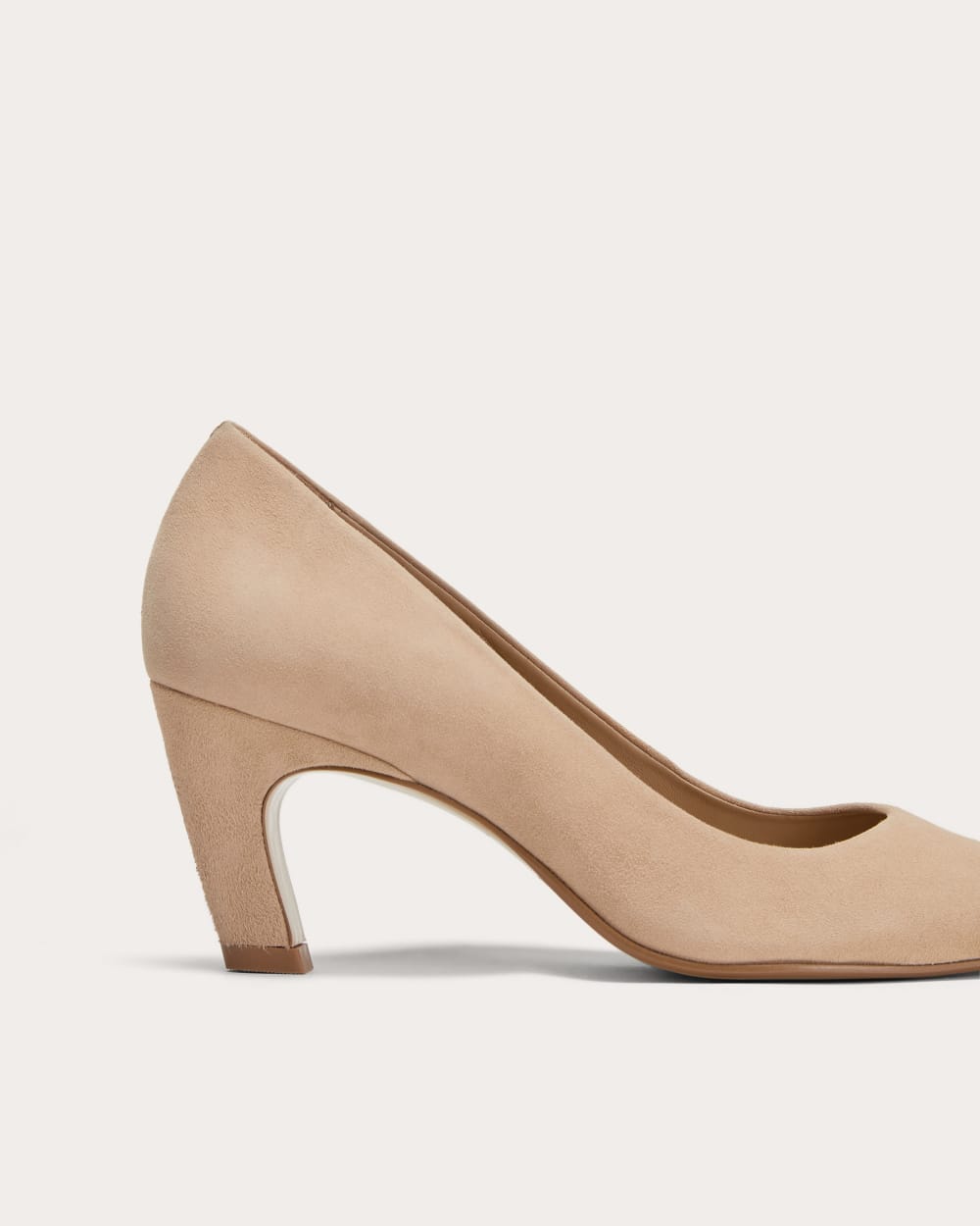 The Banana Pump in Blush Tan — detail view