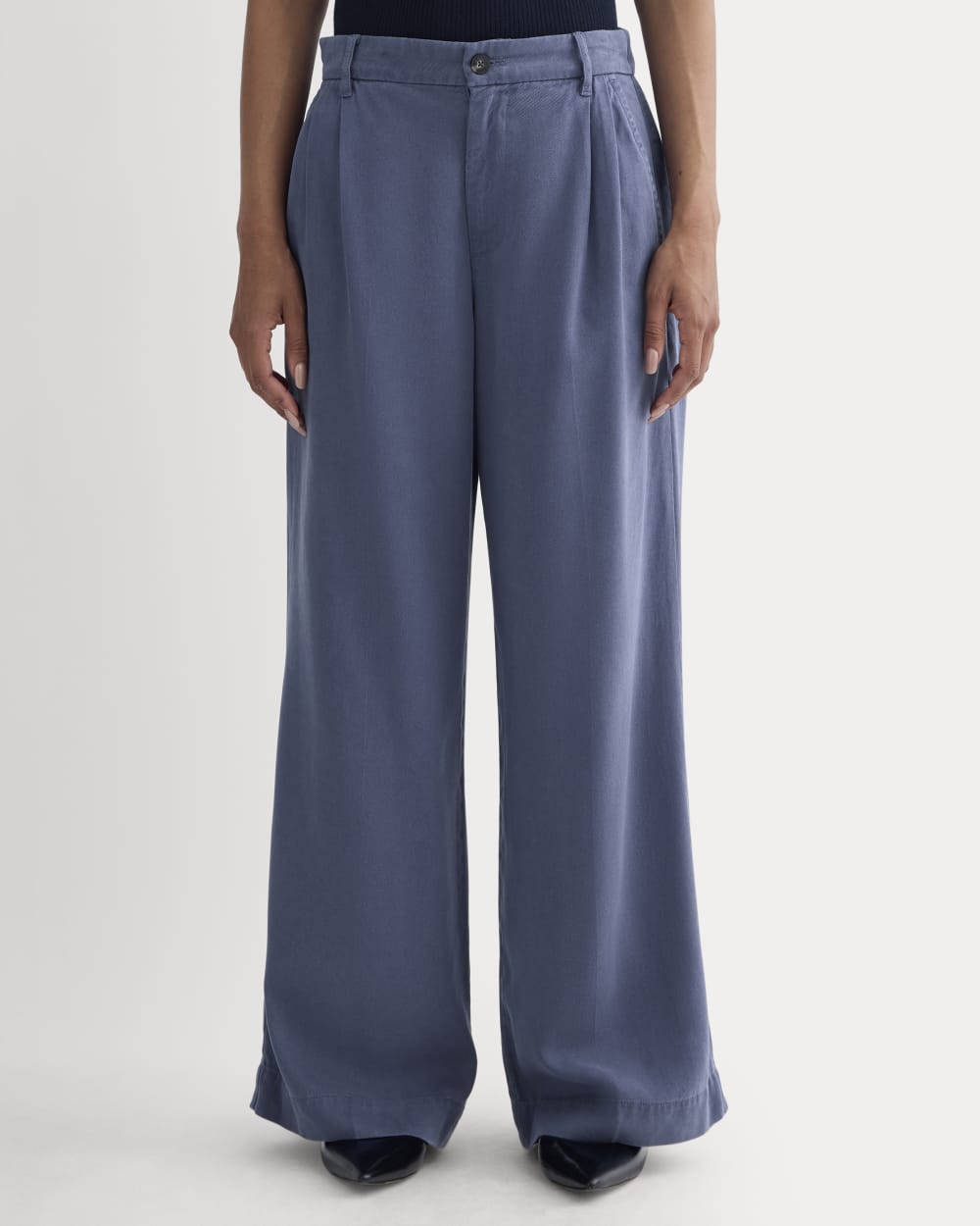 The Trouser in Buttersoft in Indigo — detail view