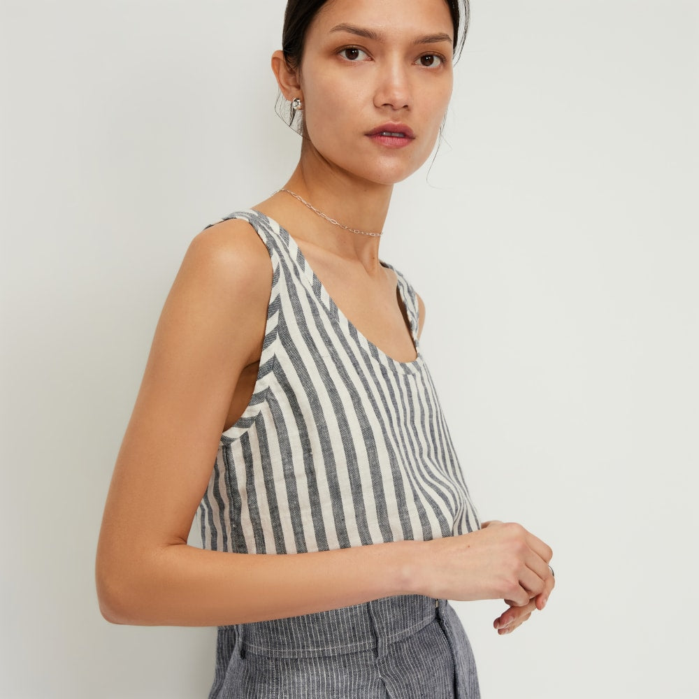 The Scoop Tank in Linen in Bone/Navy — detail view