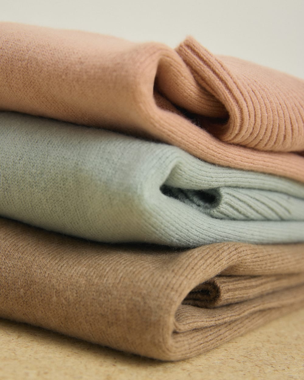 The Classic Crew in Cashmere in Heathered Brown — detail view