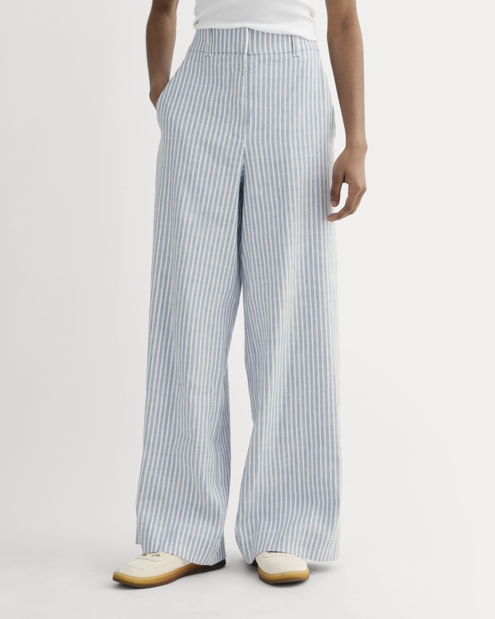 The Wide-Leg Pant in Stretch Linen in Bluebell / Bone — detail view