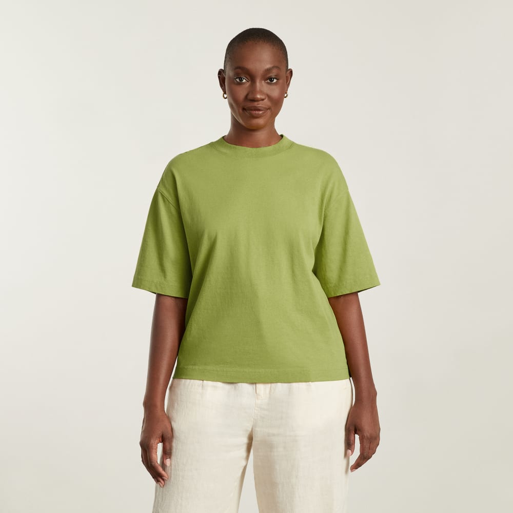 The Premium Weight Relaxed Tee in Pepper — alternate view