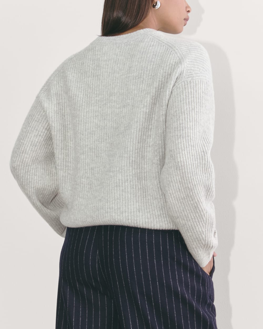 The Cocoon Crew in Wool Cashmere in Light Heather Grey — detail view