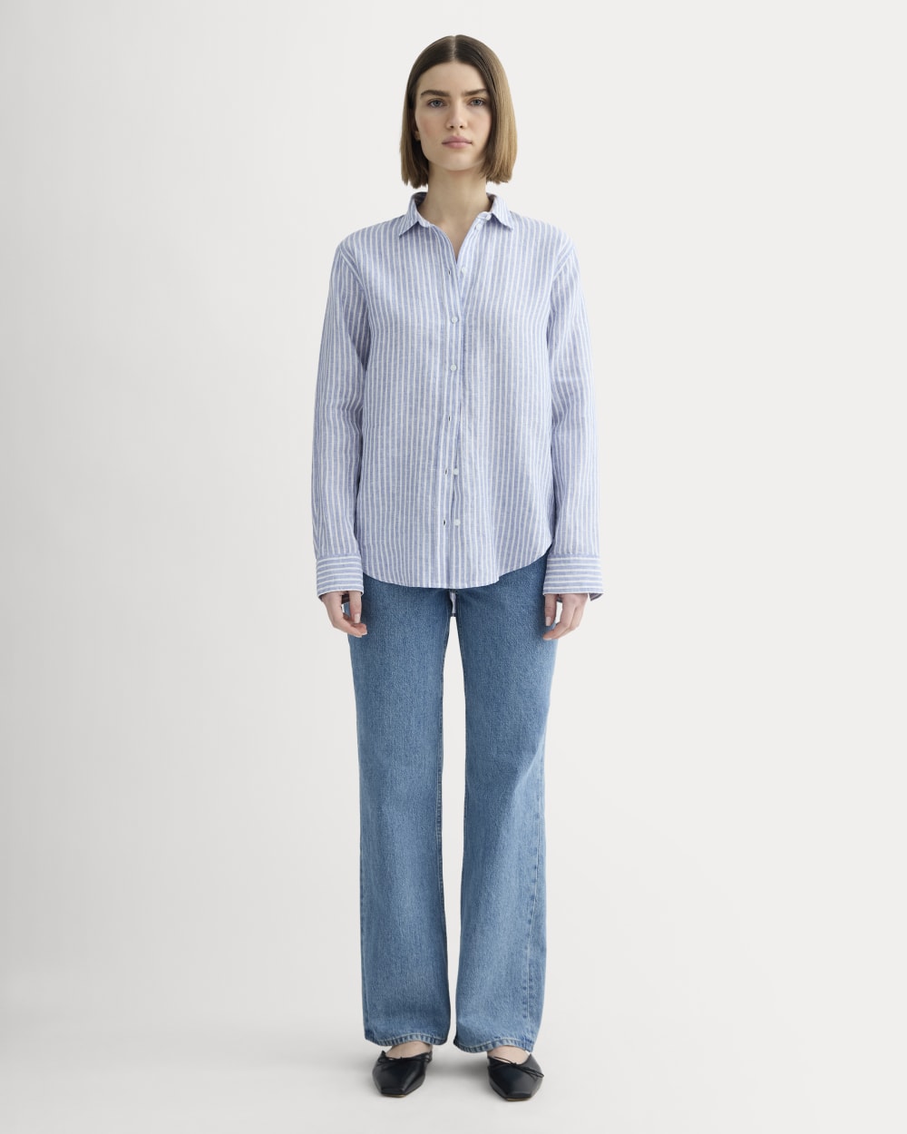The Must-Have Shirt in Linen in Bluebell / Bone — detail view