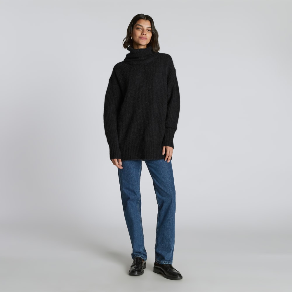 The Alpaca Oversized Turtleneck in Heathered Black — detail view