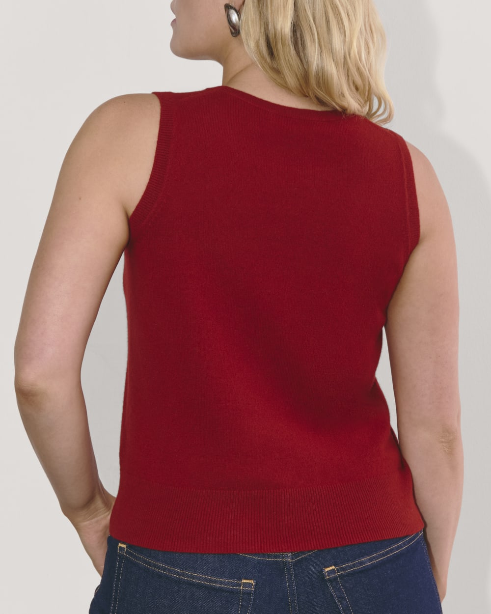 The Classic Tank in Cashmere in Berry Red — detail view