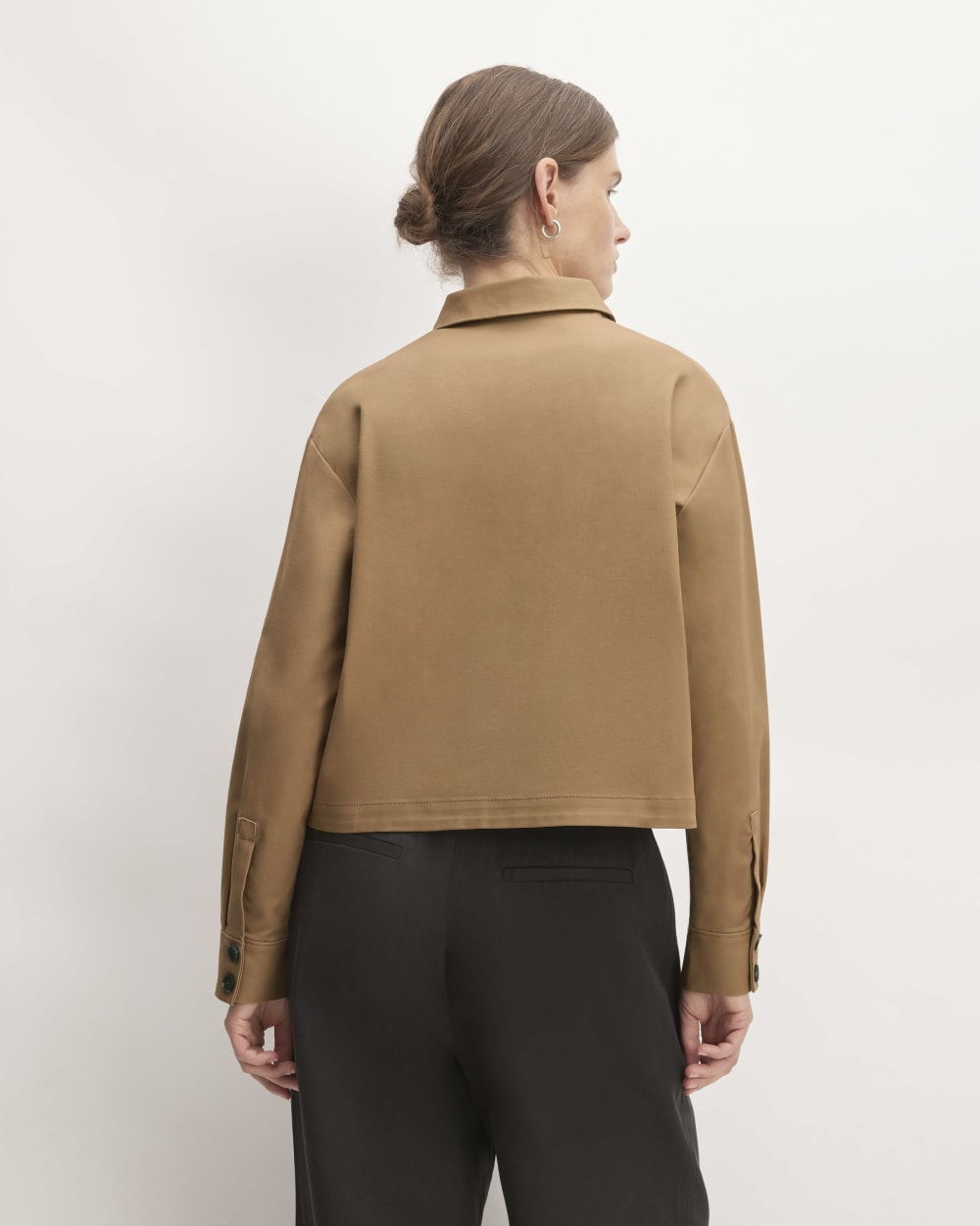 The Structured Cotton Cropped Shirt in Toasted Coconut — detail view