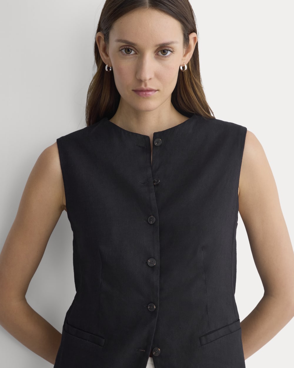Long Vest in Stretch Linen in Black — detail view