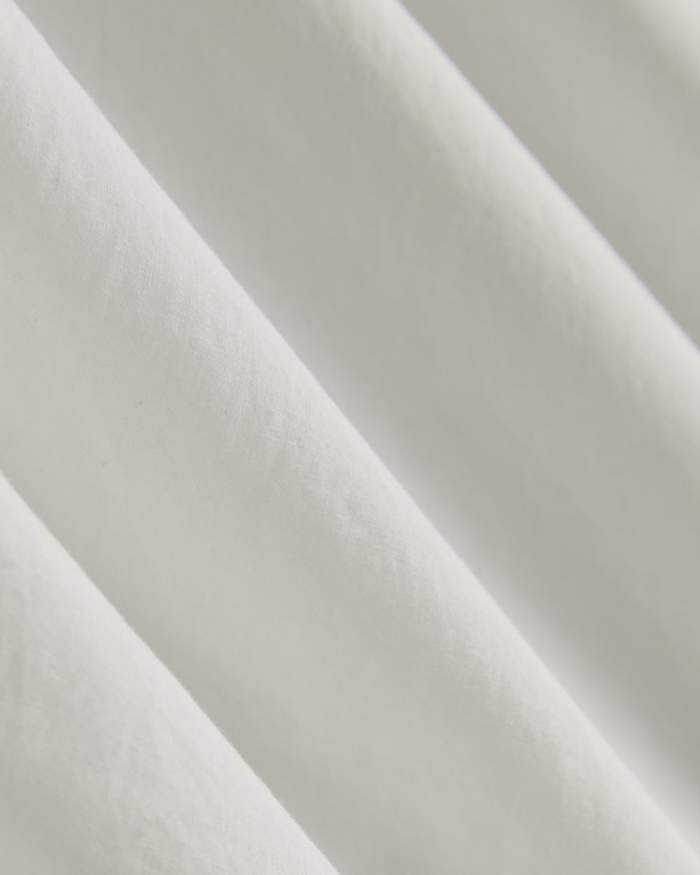 The Boyfriend Shirt in Ultrasoft Cotton in White — detail view