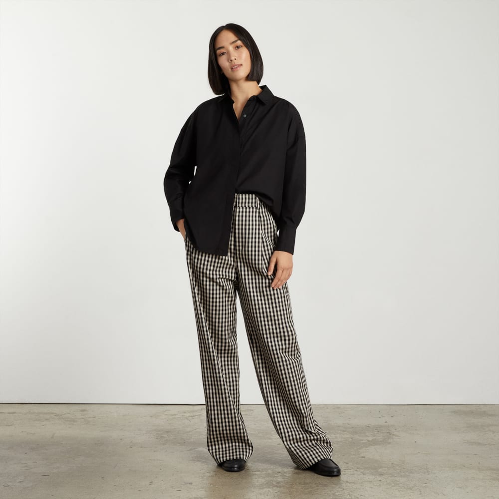 The Oversized Poplin Shirt in Black — detail view