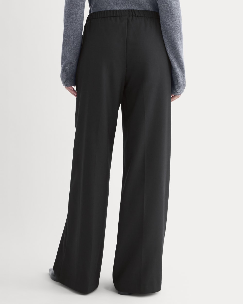 The Pull-On Trouser in Tailor Twill in Black — detail view