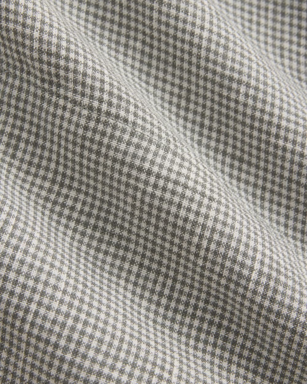 The Boxy Shirt in Linen in Agave Green — detail view