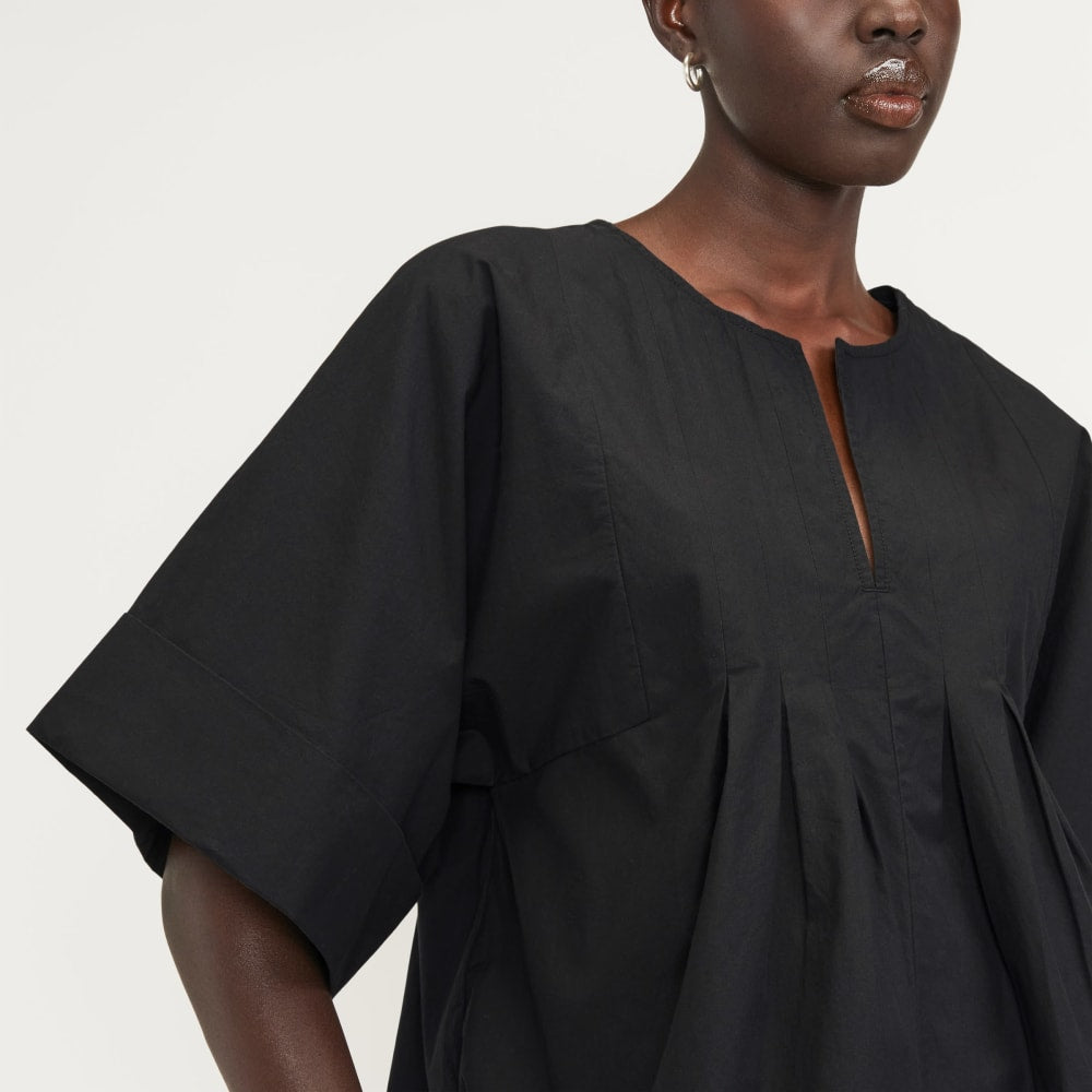The Poplin Tunic in Black — detail view