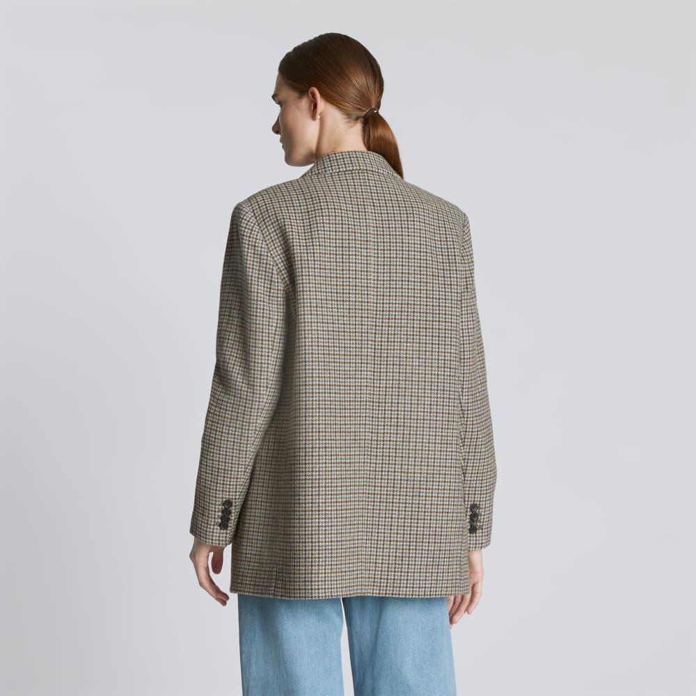 The Oversized Blazer in Wool in Pewter Houndstooth — detail view