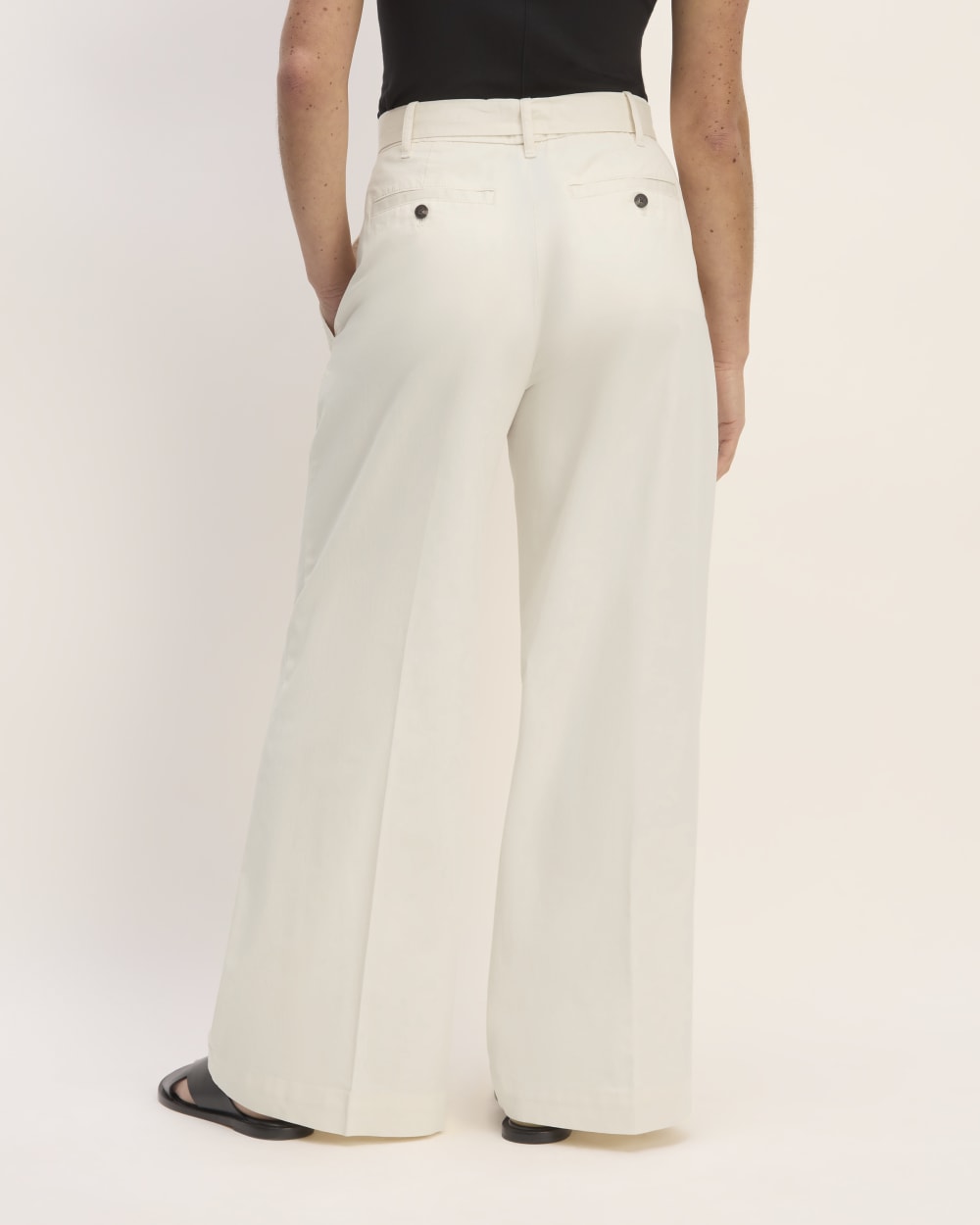 The Pleated Wide-Leg Chino in Bone — detail view