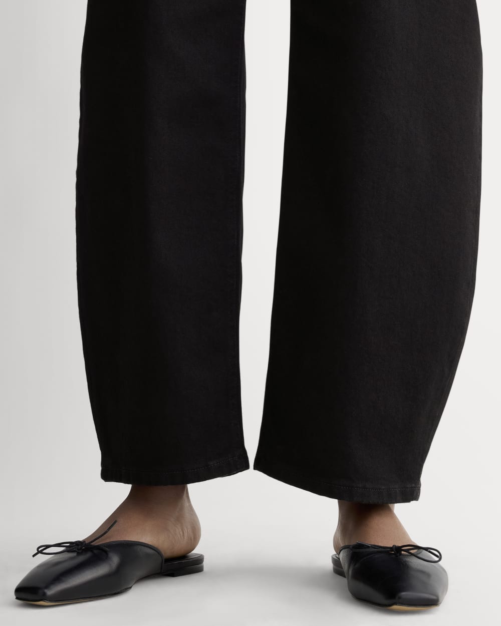 The Way-High® Curve Jean in Black — detail view