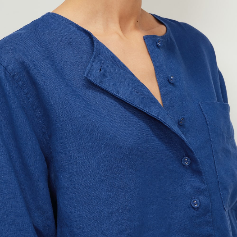The Linen Popover Shirt in Mazarine Blue — detail view