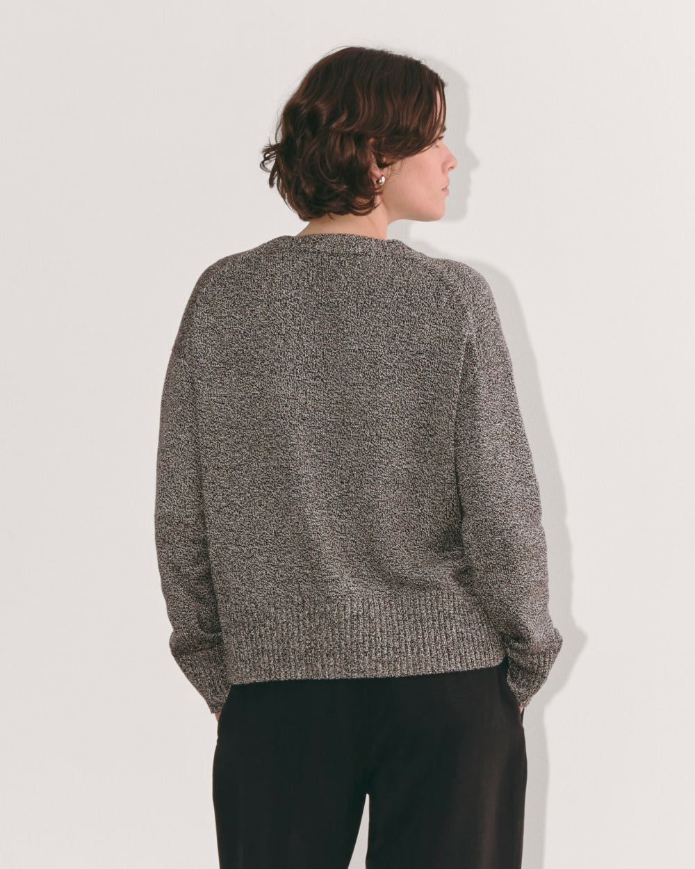 The Boxy Sweater in Everyday Cotton in Canvas / Black Twist — detail view