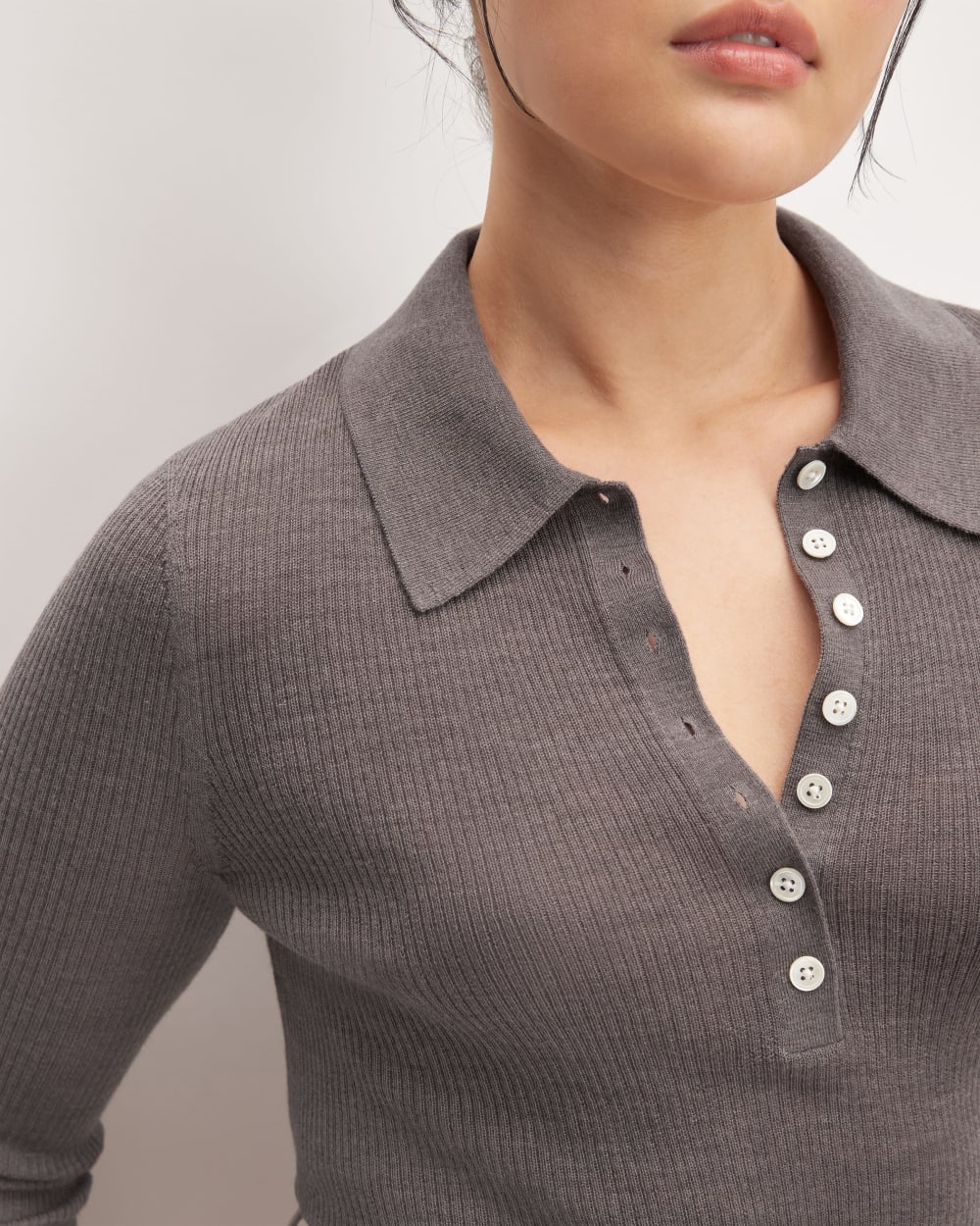 The Polo in Ultrasoft Merino in Heather Cocoa — detail view