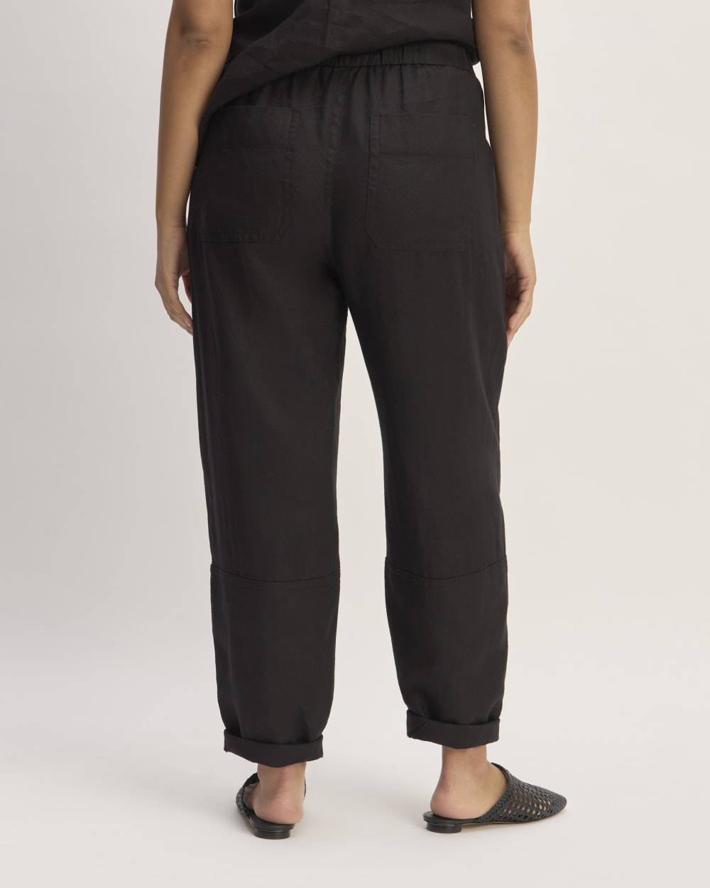 The Linen Pull-On Barrel Pant in Black — detail view