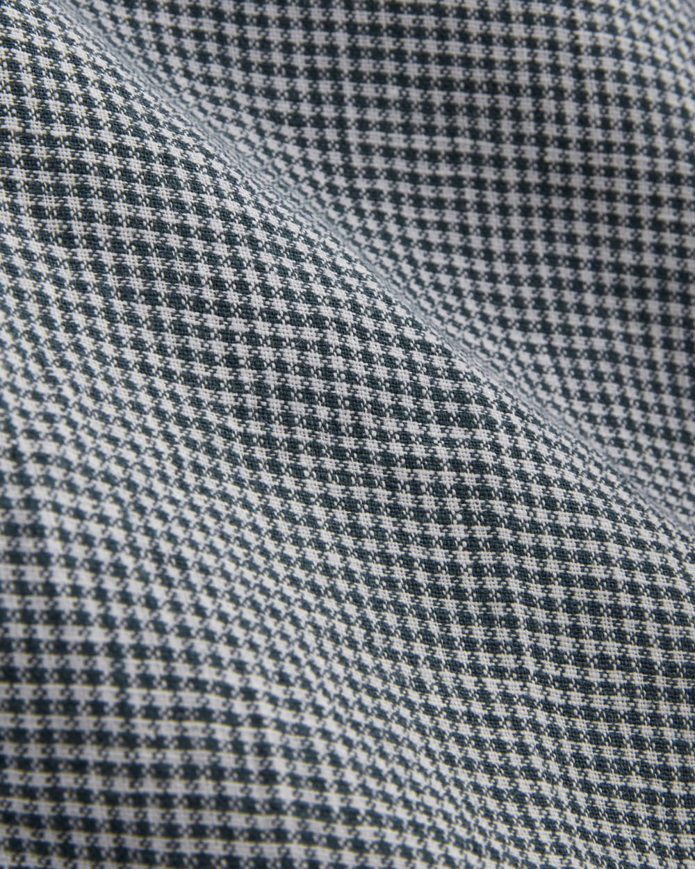 The Daytripper Dress in Linen in Midnight Navy Gingham — detail view