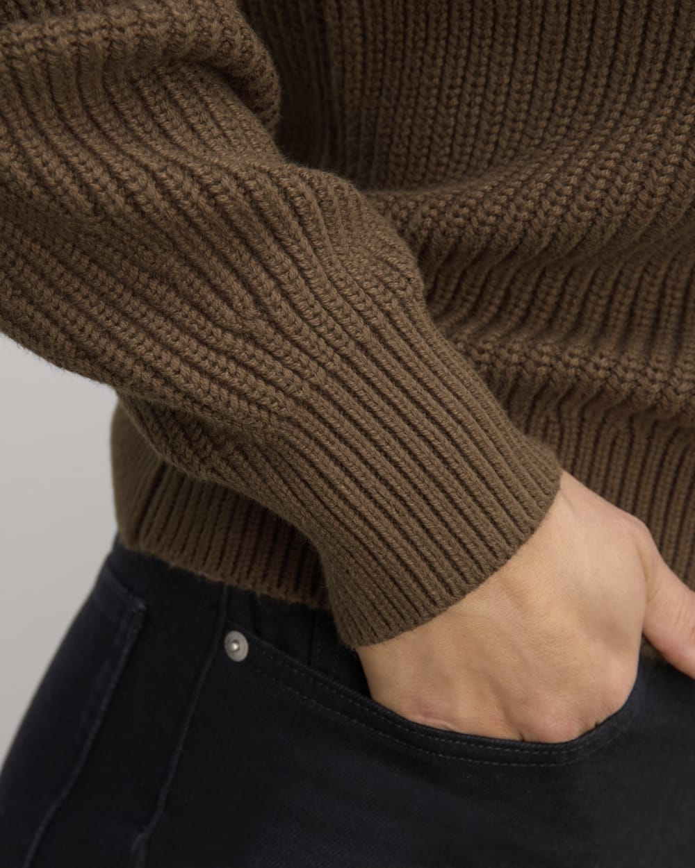 The Boxy Cardigan in Everyday Cotton in Cocoa — detail view