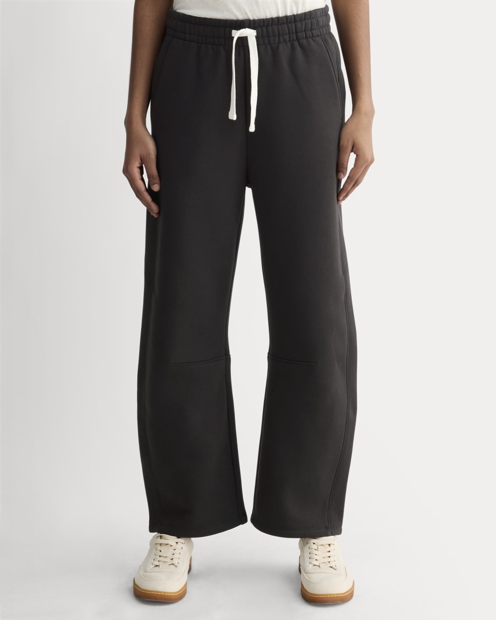 Luxe Fleece Barrel Sweatpant in Black — detail view