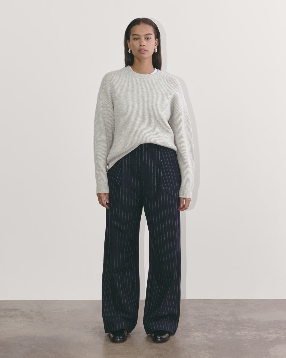 The Cocoon Crew in Wool Cashmere in Light Heather Grey — detail view