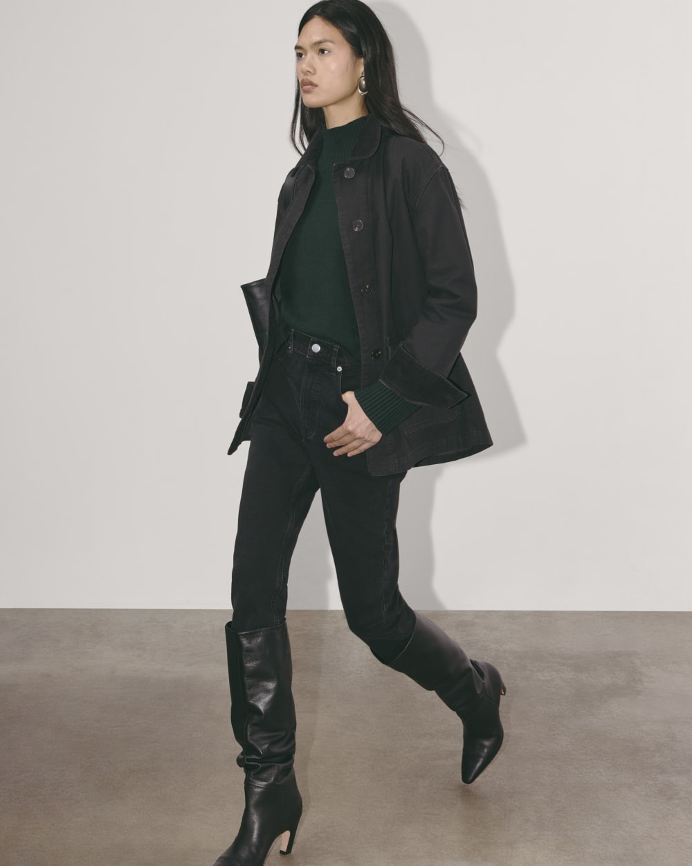 The Boxy Turtleneck in Everyday Cotton in Scarab — detail view