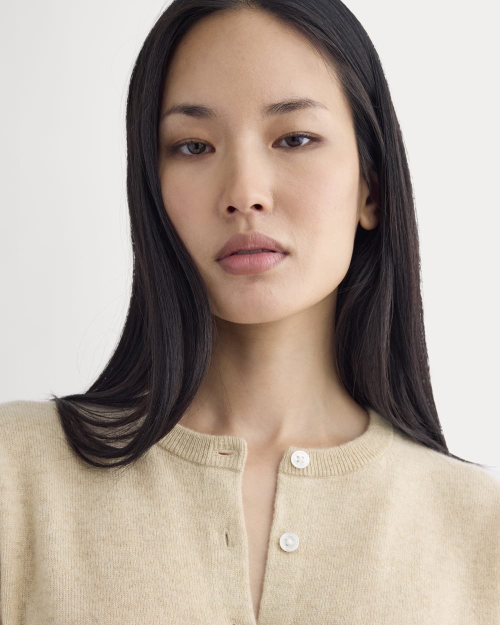 Cashmere Cropped Cardigan in Heather Light Camel — detail view