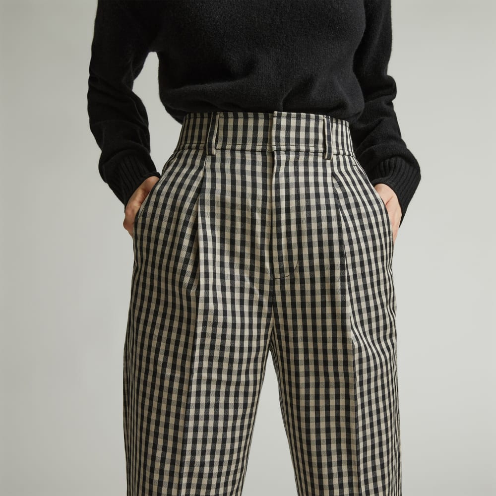 The Draper Tapered Pant in Buttersmooth in Khaki / Black — detail view