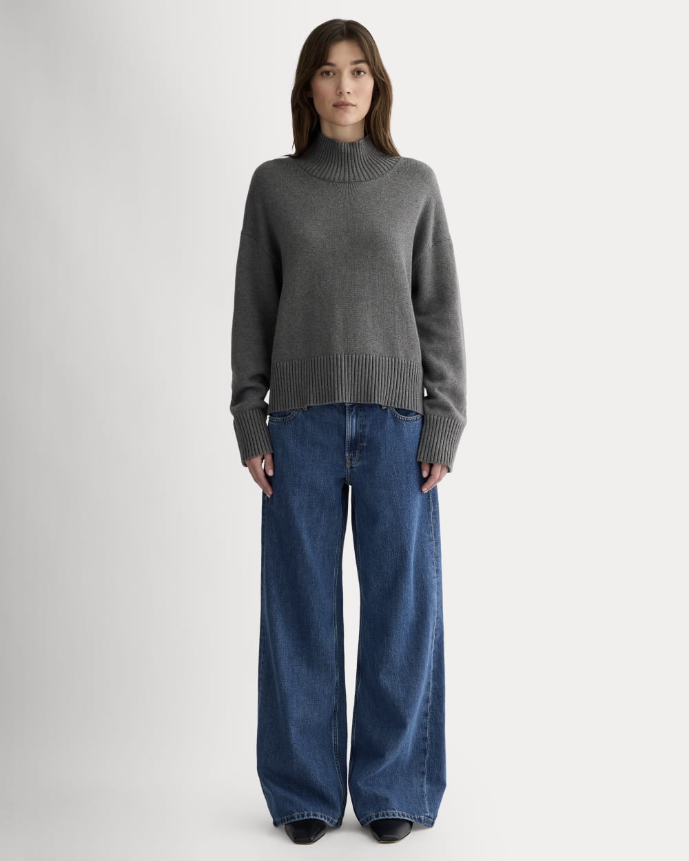 The Boxy Turtleneck in Everyday Cotton in Heathered Charcoal — detail view