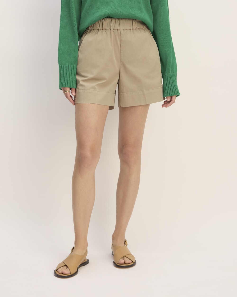 The Easy Short in Trench Coat Khaki — detail view